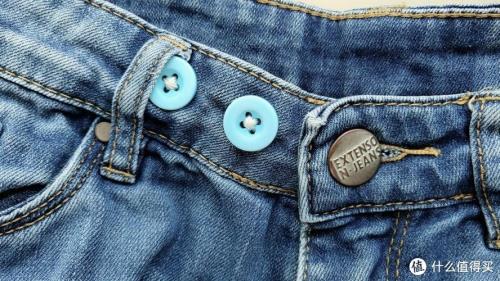 牛仔裤上的扣子掉马桶里了