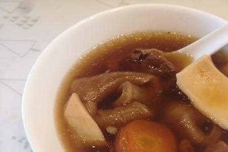 椰子煲猪骨汤要放什么材料好