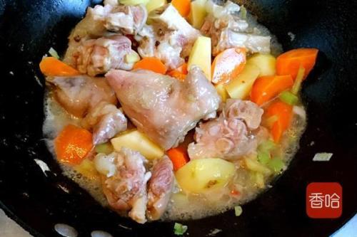 猪蹄炖土豆胡萝卜做法