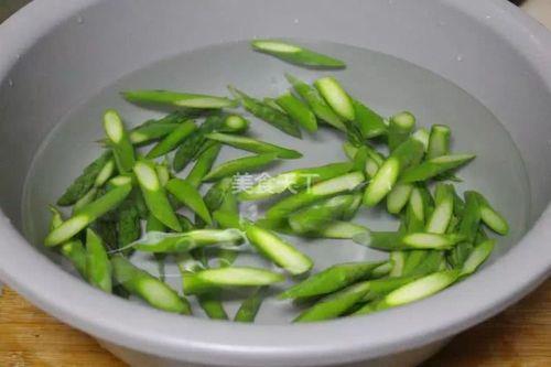 头顶染翠绿用漂吗