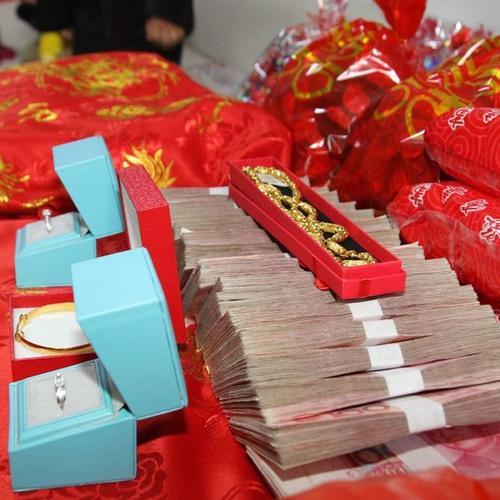 彩礼万紫千红一片绿怎么摆