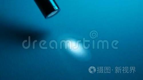 普通手电筒为什么关不了