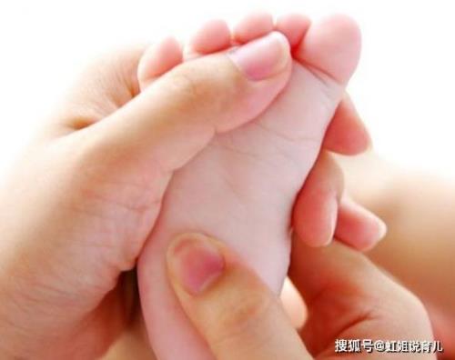 宝宝的脚放在妈妈脸上方案