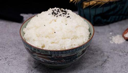 4两米饭有多少