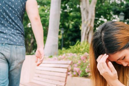 一个女孩子说欠你代表什么意思