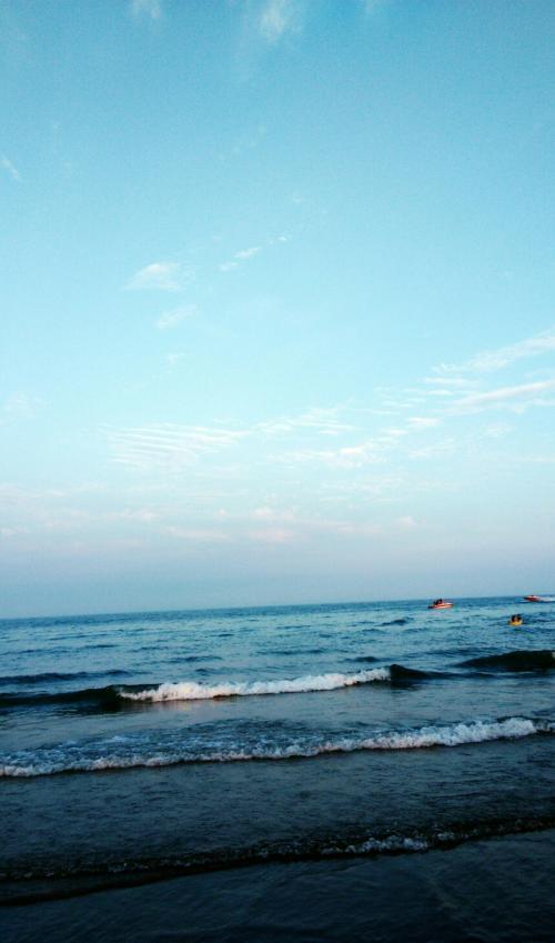 沙滩是天地扩写句子