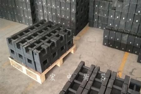 800公斤的电梯放多少配重块