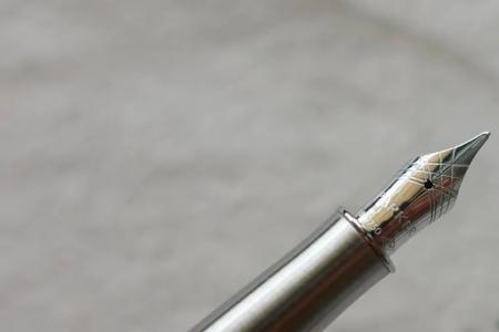 钢笔刻字刻笔身还是笔帽上