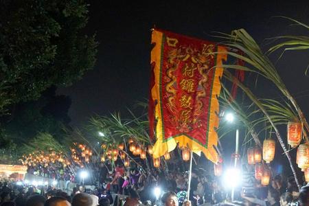 万象空巷的意思