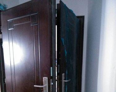 入户门外移城建强制拆除合法吗