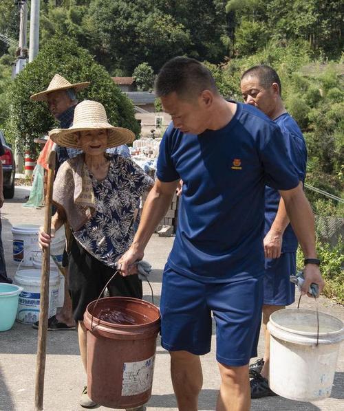 20人一天用几顿水