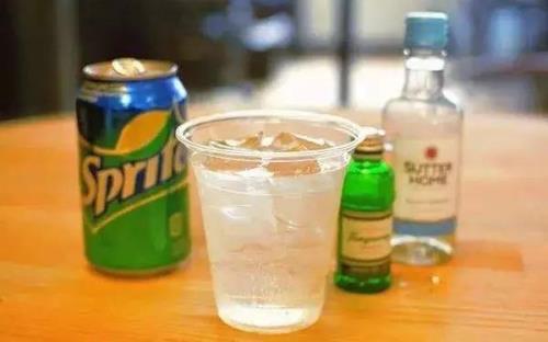 雪碧大瓶可以装白酒吗