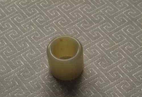 玳瑁扳指的戴法及意义