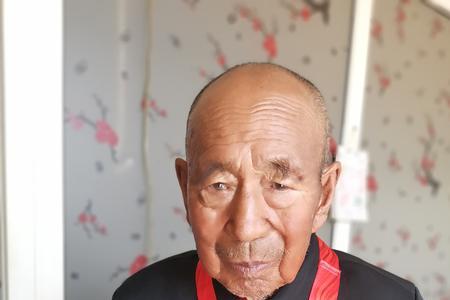 党龄满50年补贴多少