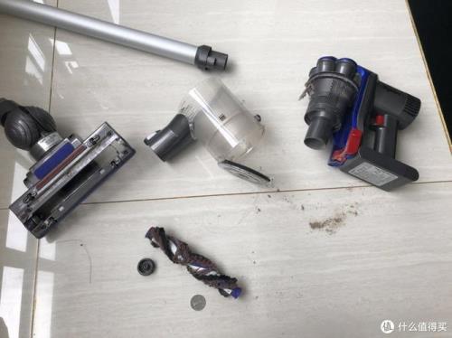 戴森吸尘器尘桶拉不动
