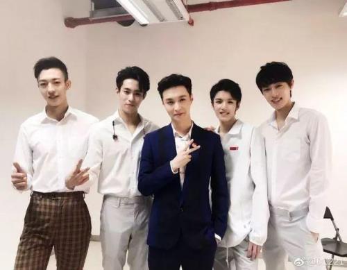 偶练团综是什么