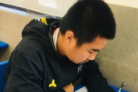家长提出孩子左手写字怎么回复