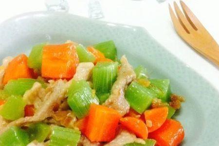 莴笋炒胡萝卜的做法