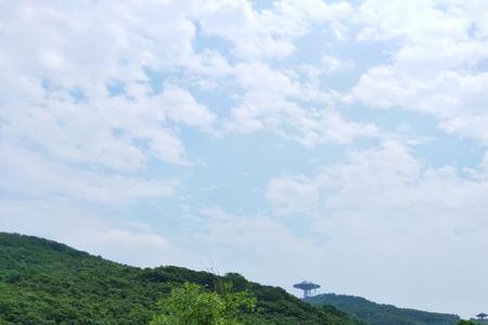 童山秃岭的意思