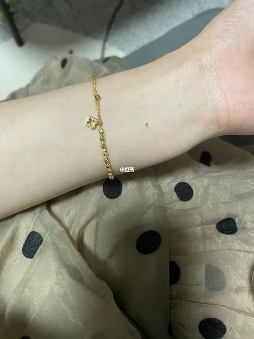 足金蹦迪手链和方糖手链一样吗
