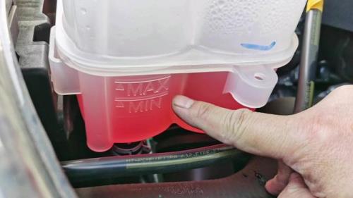 福特嘉年华冷却液少了怎么加注