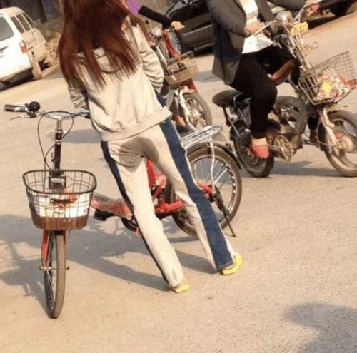 女生说下车推着走什么意思