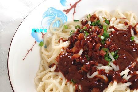 热干面芝麻酱怎么是深褐色