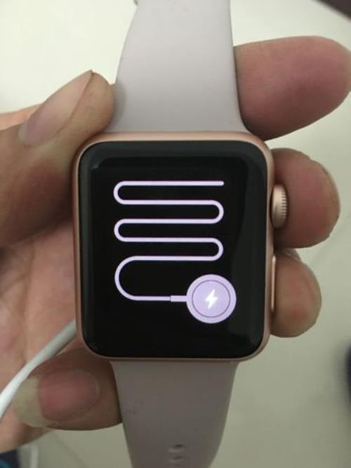 iwatch摘下后绿灯一直亮