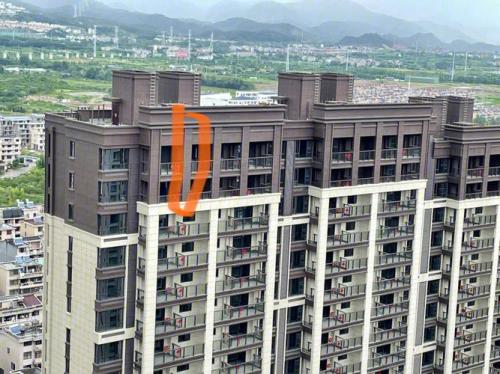 30层的楼买了次顶层28楼好吗