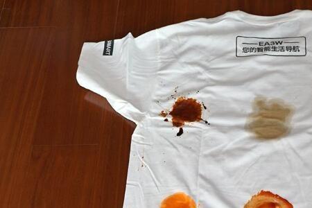 衣服上的笔芯污渍怎么去