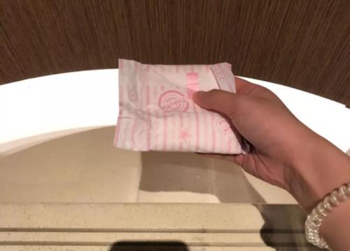 女生垫卫生巾的正确方法