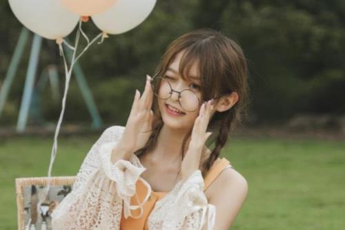 女生回复嗯嗯还要继续聊