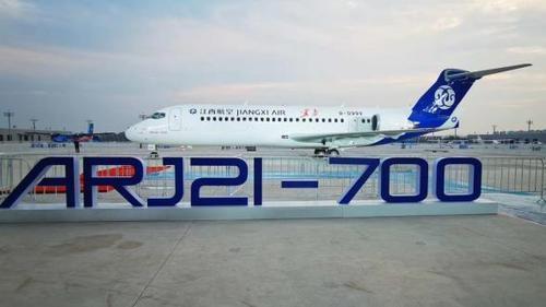 arj21坐多少人