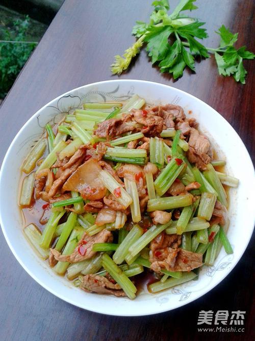 猪肉炒芹菜最正宗的做法