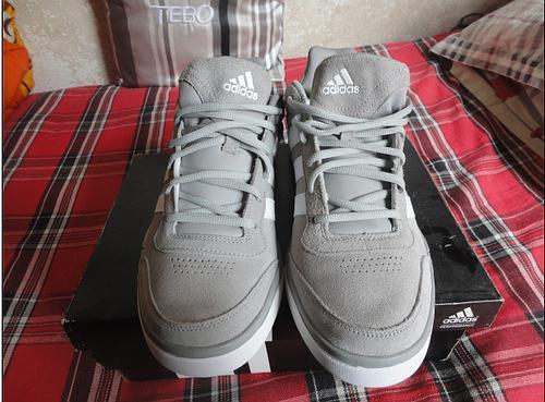 以前买的阿迪达斯还能穿吗