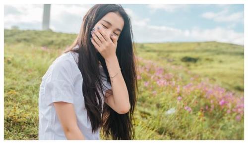 大方不吝啬造句