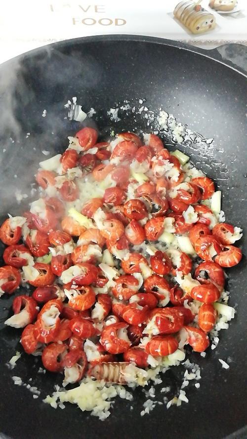 宁夏辣爆虾尾的做法