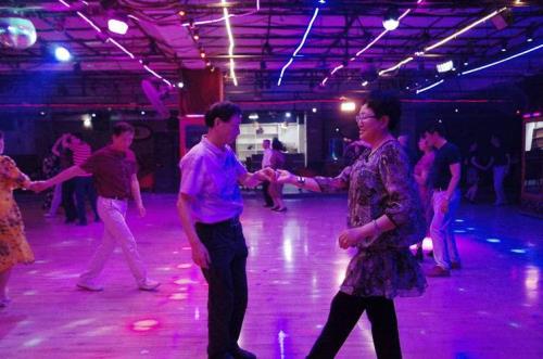 去舞厅不会跳舞怎么办