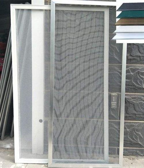 两个玻璃左右推纱窗要装几扇