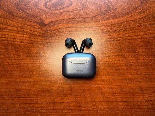 airpodspro充电仓满电亮橙色灯