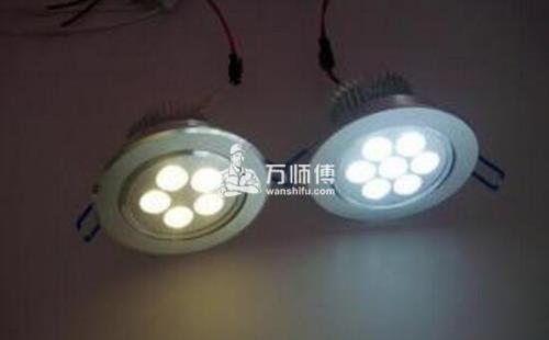 射灯开了有声音