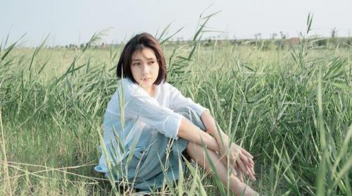 女人舍不得放下情人的表现