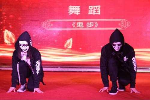 校长跳鬼步舞背景音乐是什么