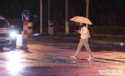夜雨风凛凛粤语歌词