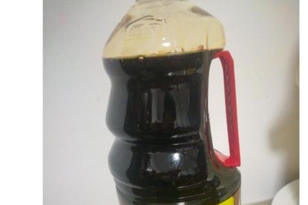 炒菜放酱油好还是放味极鲜好