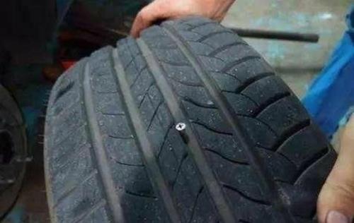 车胎被扎报警什么时候给处里