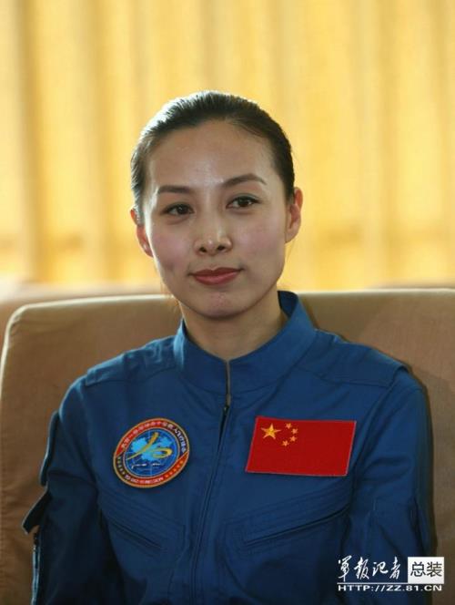 航天员王亚平为何不剪掉长发