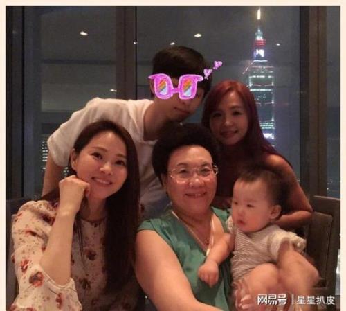 伊能静比婆婆小几岁