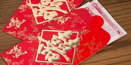 长辈给晚辈红包用双手吗