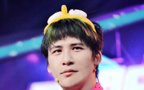 大张伟姓什么